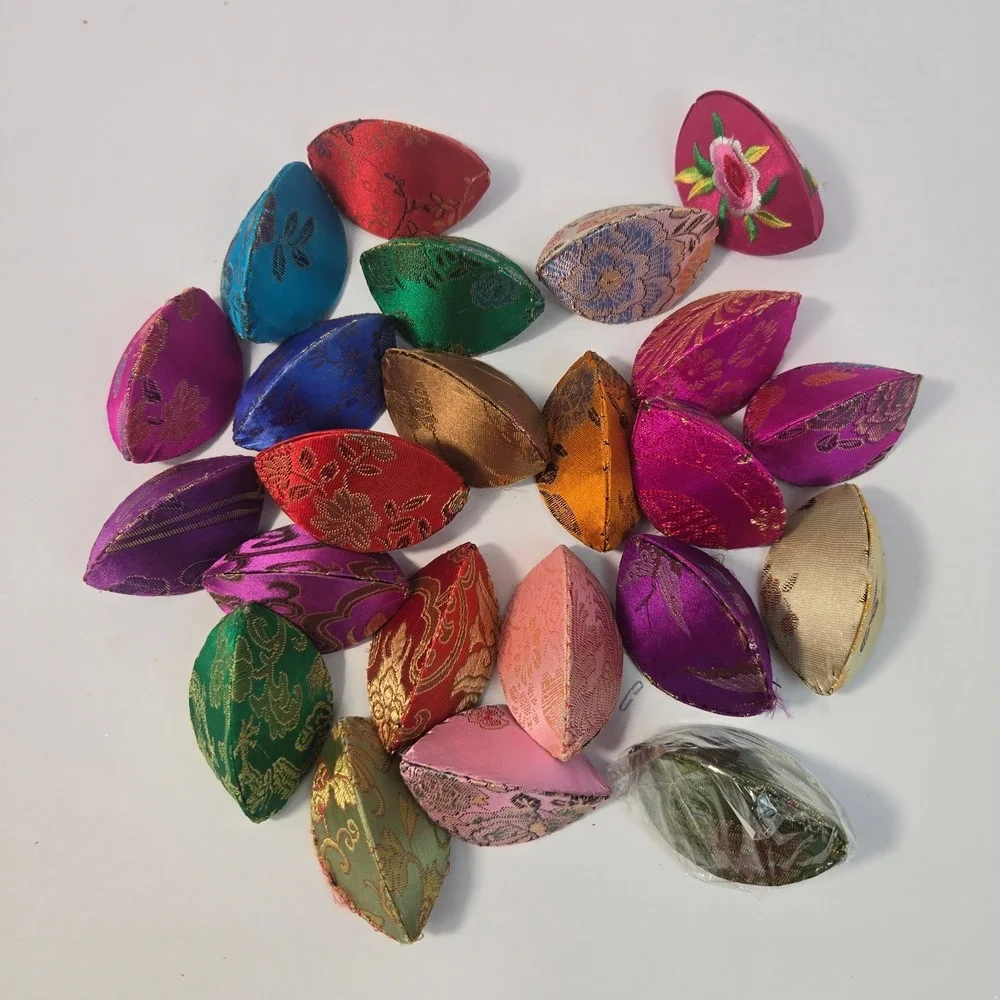 23 Vintage Chinese Silk Brocade Squeeze Coin Purse Lot Embroidered Floral Pouche